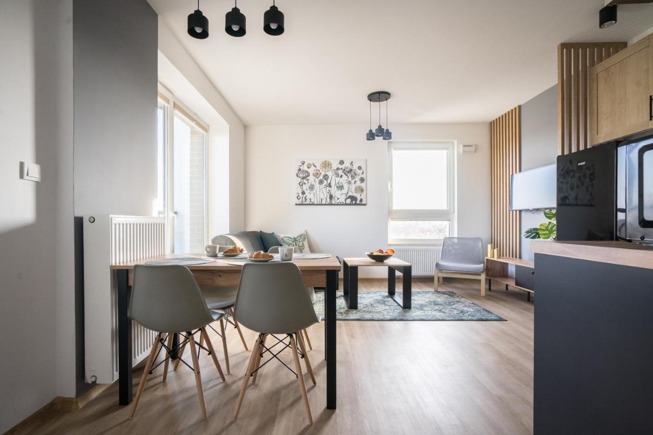 Bizapartments - Modern Flats With Parking Varsovie Extérieur photo