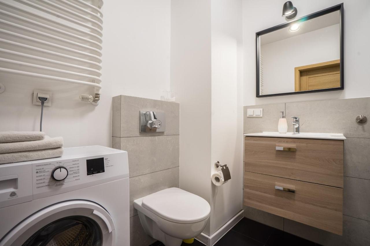Bizapartments - Modern Flats With Parking Varsovie Extérieur photo