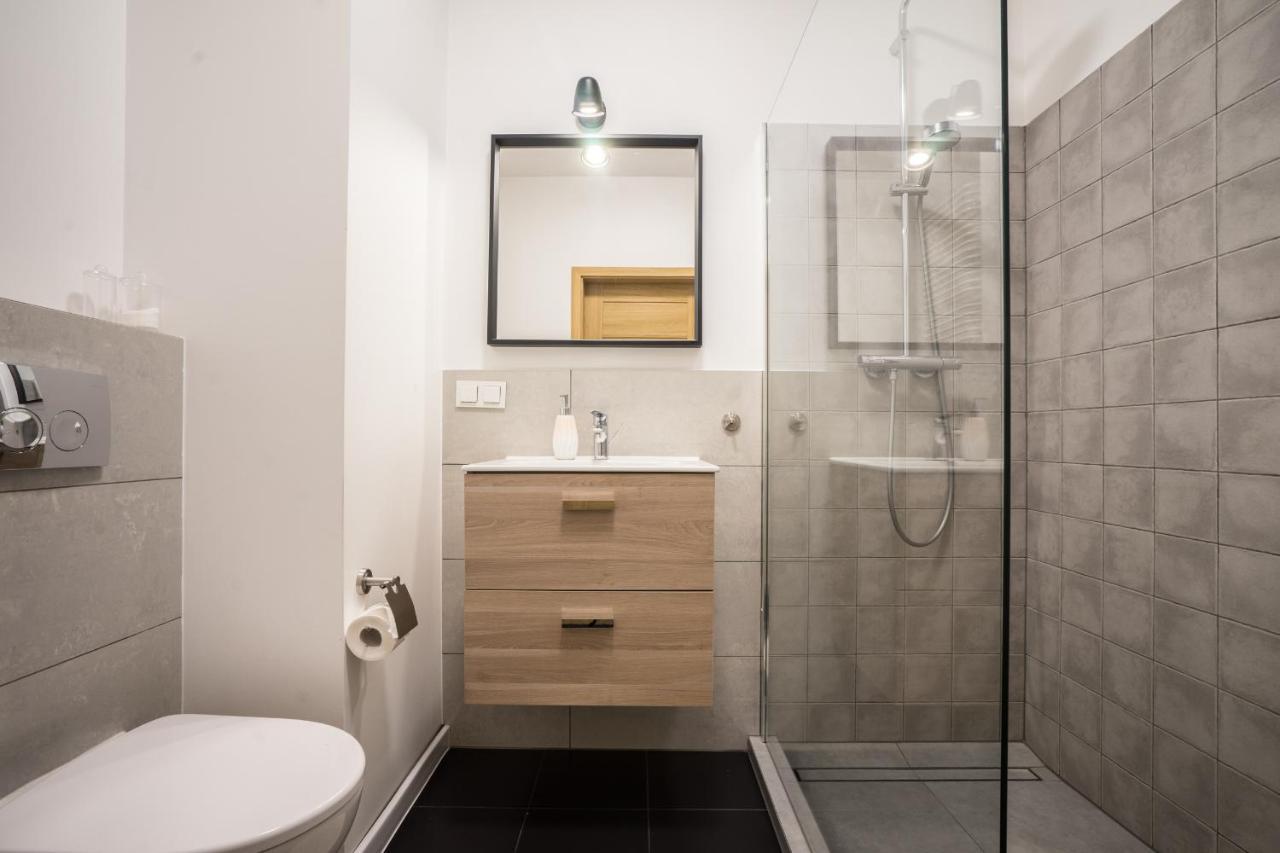 Bizapartments - Modern Flats With Parking Varsovie Extérieur photo