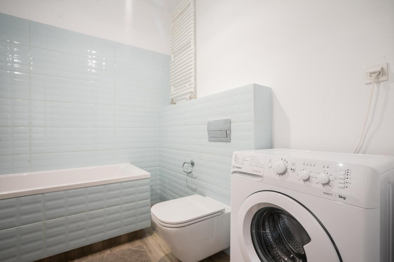 Bizapartments - Modern Flats With Parking Varsovie Extérieur photo