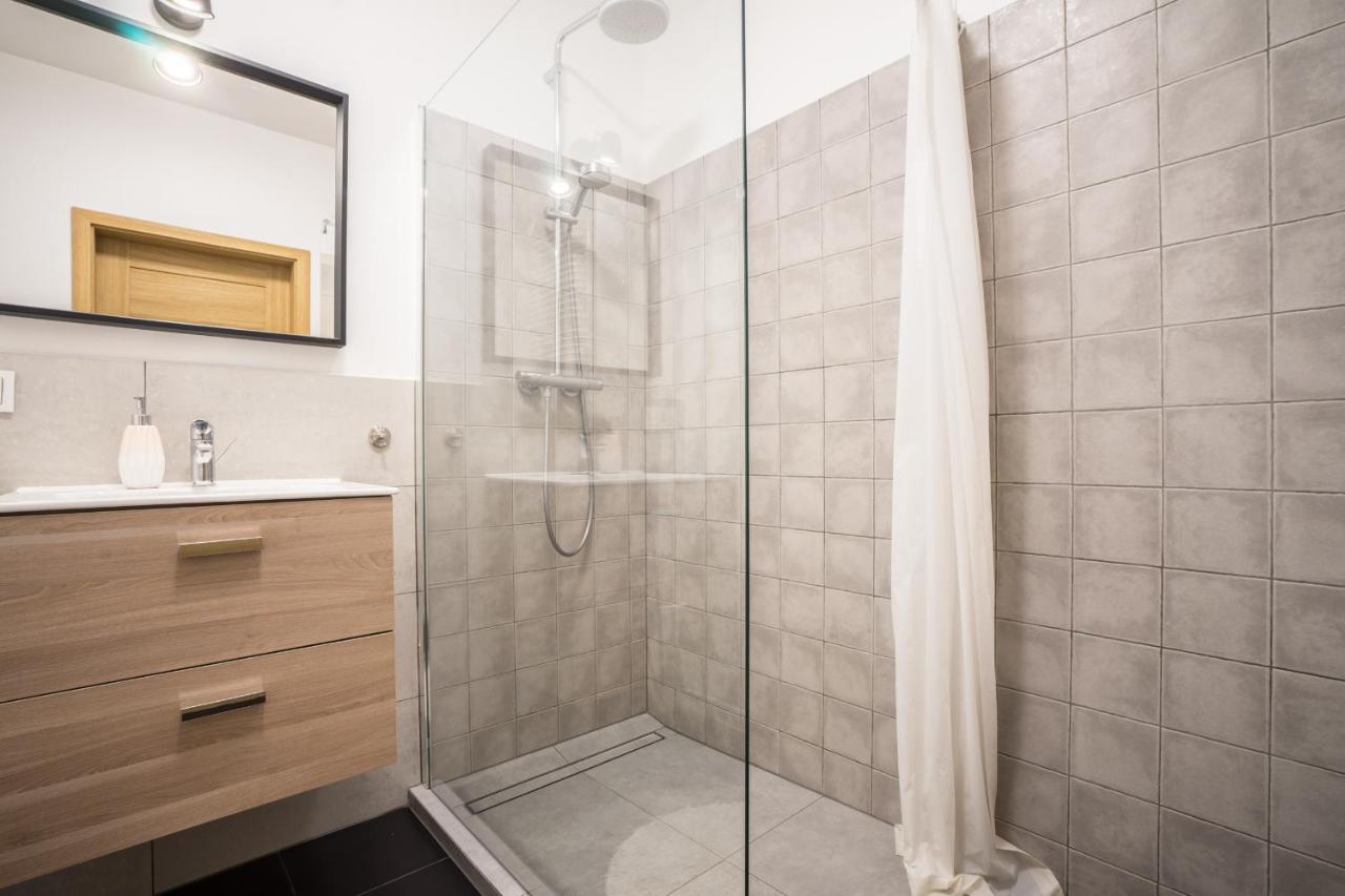 Bizapartments - Modern Flats With Parking Varsovie Extérieur photo